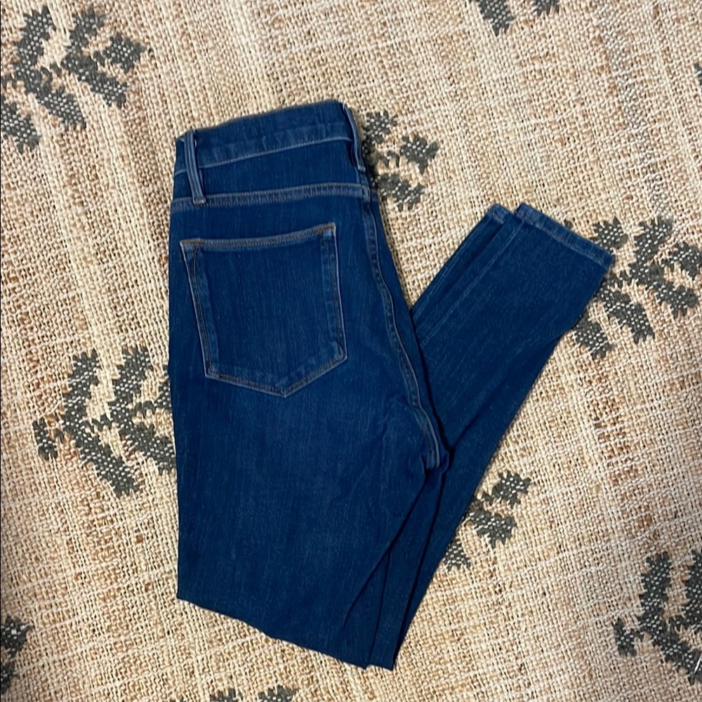Frame Le High Skinny in Henning